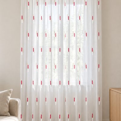 Gardine nach Maß „Barcelona“ in Rot, am Fenster
