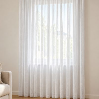 Gardine nach Maß „Fancy“ in Weiß, am Fenster