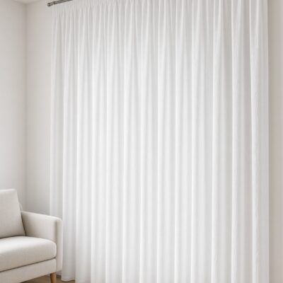 Gardine nach Maß Fancy Weiß im hellen Wohnraum – Raum digital gestaltet (KI)