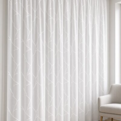 Gardine nach Maß Fashion Weiß im hellen Wohnraum – Raum digital gestaltet (KI)