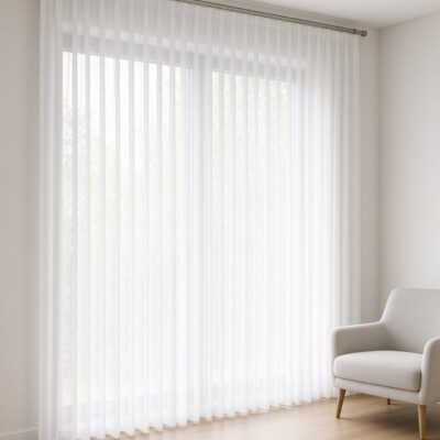 Voile-Gardine nach Maß, DIN 4102, B1 im Wohnraum – Raum digital gestaltet (KI)